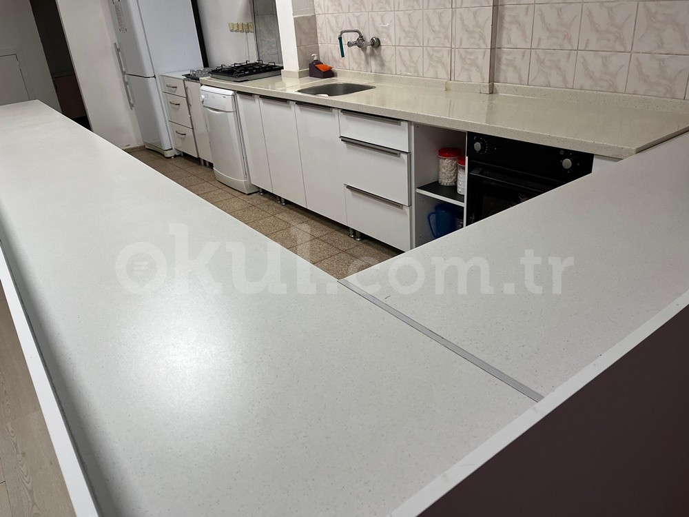 Okul yemeklerinin hazırlandığı temiz mutfak alanı